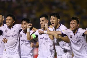 Ha Tinh Extends Unbeaten Streak to Thirteen After Intense Draw with Binh Duong - image 4