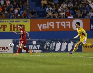 Ha Tinh Extends Unbeaten Streak to Thirteen After Intense Draw with Binh Duong - image 6