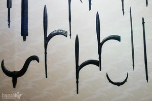 Ancient Military Might: Discovering the Unique Le Dynasty Weapon Collection at Hanoi's Giảng Võ School Exhibition - image 2