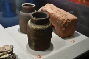 Ancient Military Might: Discovering the Unique Le Dynasty Weapon Collection at Hanoi's Giảng Võ School Exhibition - image 16