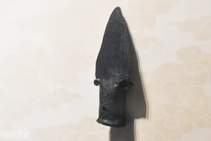 Ancient Military Might: Discovering the Unique Le Dynasty Weapon Collection at Hanoi's Giảng Võ School Exhibition - image 0