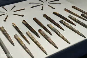 Ancient Military Might: Discovering the Unique Le Dynasty Weapon Collection at Hanoi's Giảng Võ School Exhibition - image 3
