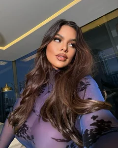 Plus Size Model With Curvy Figure Amasses 10 Million Followers - image 3