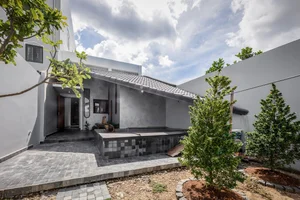 Modern Home Design: How 3 Skylights Create a Resort-Like Atmosphere - image 5