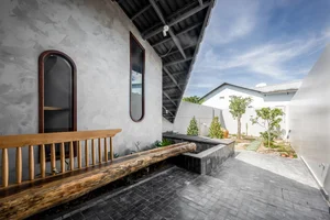 Modern Home Design: How 3 Skylights Create a Resort-Like Atmosphere - image 3