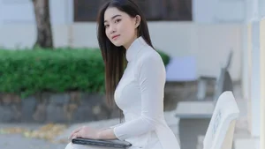 Capturing Elegance: The Pure and Timeless Beauty of Vietnamese Women - image 76