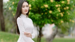 Capturing Elegance: The Pure and Timeless Beauty of Vietnamese Women - image 32