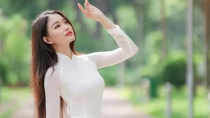 Capturing Elegance: The Pure and Timeless Beauty of Vietnamese Women - image 1