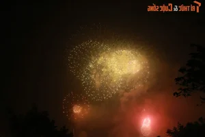 Hanoi Welcomes 2025 With a Breathtaking Fireworks Display Over the Capital - image 6