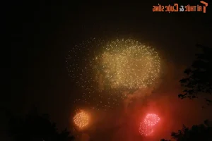 Hanoi Welcomes 2025 With a Breathtaking Fireworks Display Over the Capital - image 9