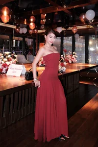 Louis Phạm Stuns in Tight Dress Alongside Her Boyfriend in Latest Viral Photos - image 8