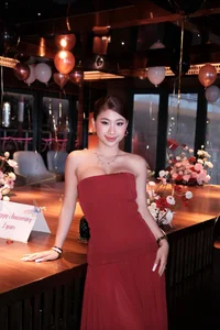 Louis Phạm Stuns in Tight Dress Alongside Her Boyfriend in Latest Viral Photos - image 6