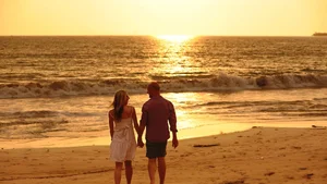 Cute and Romantic Couple Wallpapers: Beautiful Love Backgrounds for Your Phone - image 24