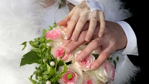 Cute and Romantic Couple Wallpapers: Beautiful Love Backgrounds for Your Phone - image 1