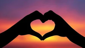 Cute and Romantic Couple Wallpapers: Beautiful Love Backgrounds for Your Phone - image 22