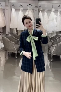 Midu Showcases Elegant and Feminine Teacher Style in the Classroom - image 6