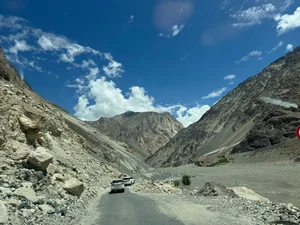 Conquering the World's Highest Motorway: Vietnamese Travelers Experience the Thrills of Ladakh, India - image 4