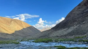 Conquering the World's Highest Motorway: Vietnamese Travelers Experience the Thrills of Ladakh, India - image 2