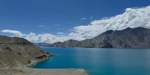 Conquering the World's Highest Motorway: Vietnamese Travelers Experience the Thrills of Ladakh, India - image 1