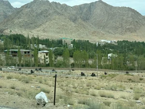 Conquering the World's Highest Motorway: Vietnamese Travelers Experience the Thrills of Ladakh, India - image 6