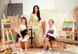 Vietnamese Diva Hong Nhung Stuns Fans with Bold and Edgy Fashion Statement - image 3