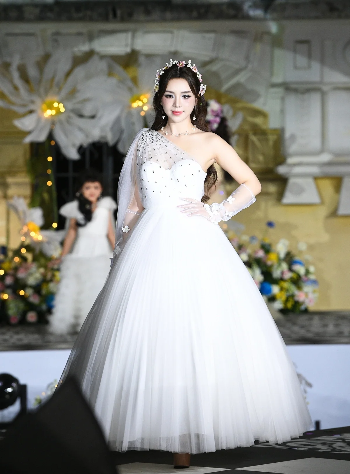 Tuan Hung and Wife Huong Baby Steal the Show on Fashion Runway