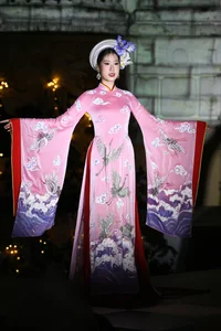 Tuan Hung and Wife Huong Baby Steal the Show on Fashion Runway - image 11