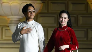 Tuan Hung and Wife Huong Baby Steal the Show on Fashion Runway - image 5