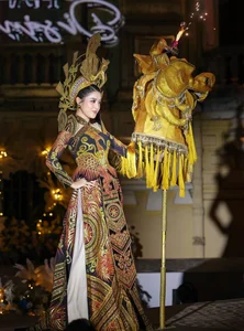 Tuan Hung and Wife Huong Baby Steal the Show on Fashion Runway - image 10