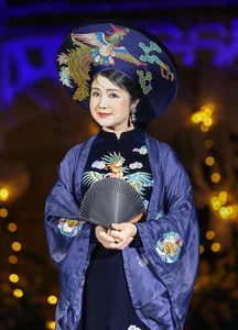 Tuan Hung and Wife Huong Baby Steal the Show on Fashion Runway - image 6