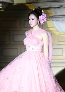 Tuan Hung and Wife Huong Baby Steal the Show on Fashion Runway - image 2