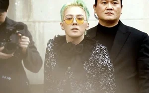 G-Dragon Dominates the Chanel Paris Fashion Show with Iconic Style - image 4