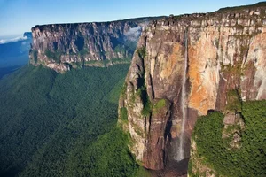 Discover the Top 10 Most Beautiful Waterfalls in the World for 2024 - image 6