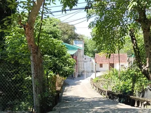 Isolated Urban Oasis: Residents Cut Off by Unfinished Road Project - image 1