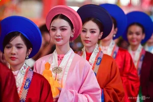 Stars Join the Procession: Carrying the Buddha Statue Through the Streets - image 4