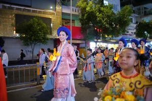 Stars Join the Procession: Carrying the Buddha Statue Through the Streets - image 7