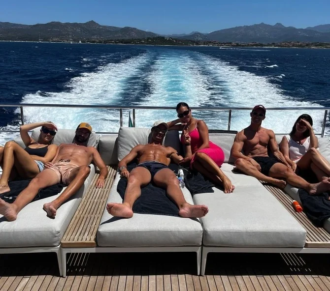 Georgina Rodriguez Stuns in a Seductive Deep-Cut Pink Dress