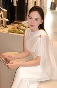 Bao Thanh Impresses Fans with Stunning Post-Baby Transformation - image 6