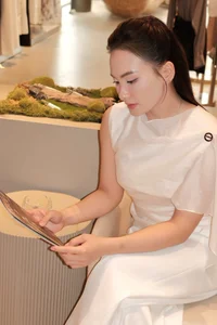 Bao Thanh Impresses Fans with Stunning Post-Baby Transformation - image 2