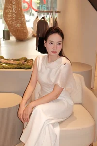 Bao Thanh Impresses Fans with Stunning Post-Baby Transformation - image 9