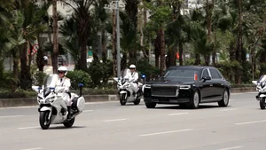 Chinese President Xi Jinping Arrives in Hanoi to Strengthen Strategic Bilateral Ties - image 12