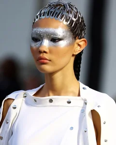 Eight Hottest Beauty and Makeup Trends for Winter 2024 - image 5
