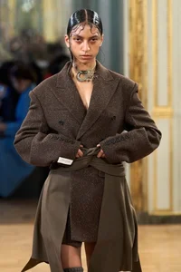 Eight Hottest Beauty and Makeup Trends for Winter 2024 - image 6