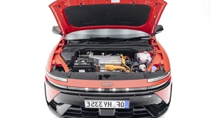 Hyundai Ioniq 3 Debuts: The Electric Hatchback with Physical Buttons - image 6
