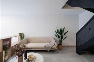 Maximizing 30m2: How This Narrow Townhouse Stays Bright and Airy - image 2