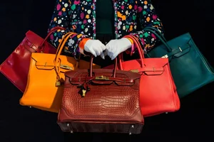 7 Iconic Luxury Handbags That Defined Fashion History and Timeless Style - image 5