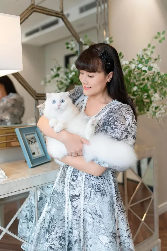 Actor from ‘Pho Trong Lang’ Shares Heartwarming Photos of Newborn Daughter
