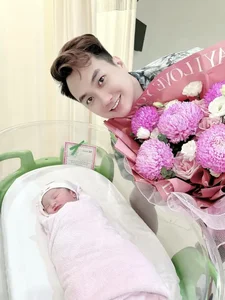Actor from ‘Pho Trong Lang’ Shares Heartwarming Photos of Newborn Daughter - image 4