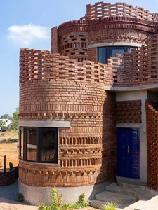 The Cactus House: A Unique Brick Masterpiece of Organic Architecture - image 9