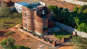 The Cactus House: A Unique Brick Masterpiece of Organic Architecture - image 5